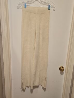 1 Cozy Cream Knit Pants With Zipper On Bottom Of Lehs